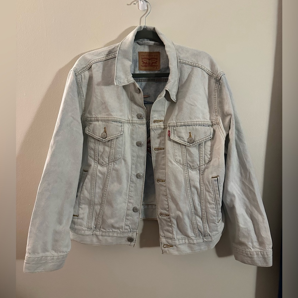 Levi Strauss Trucker Light Blue Denim Jacket w/Floral Embroidery Size XLarge